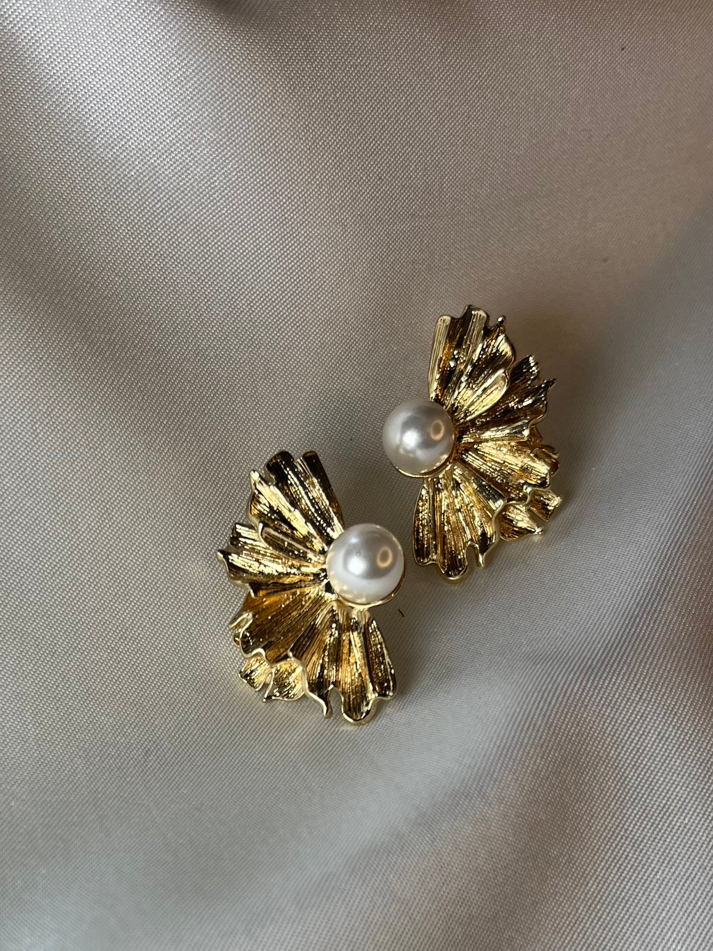 Half flower with pearl studs