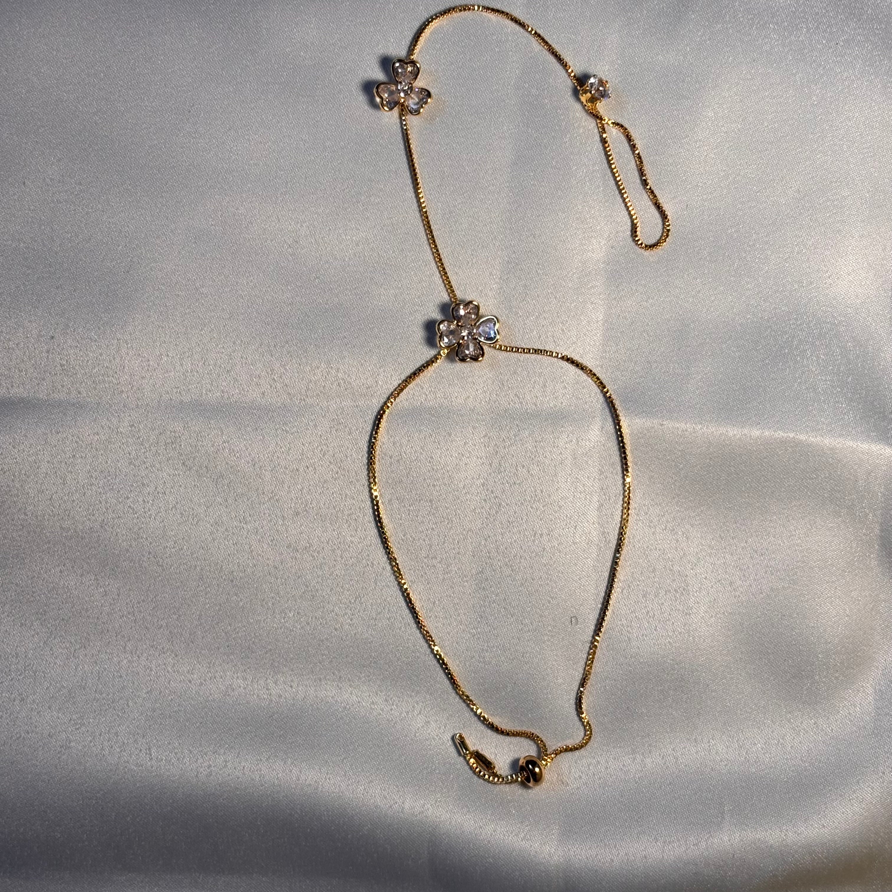 Floral hand chain bracelet (Gold)