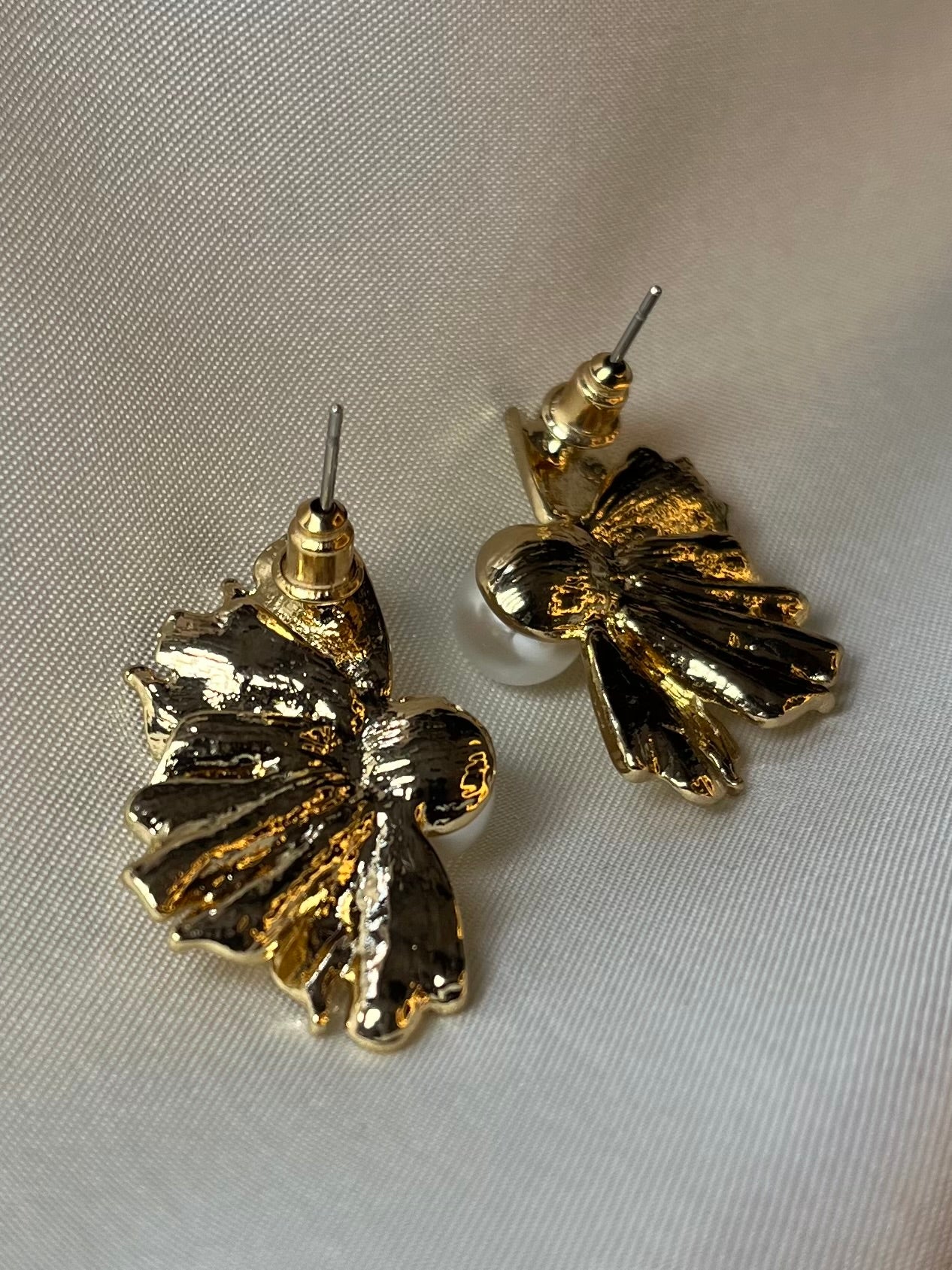 Half flower with pearl studs