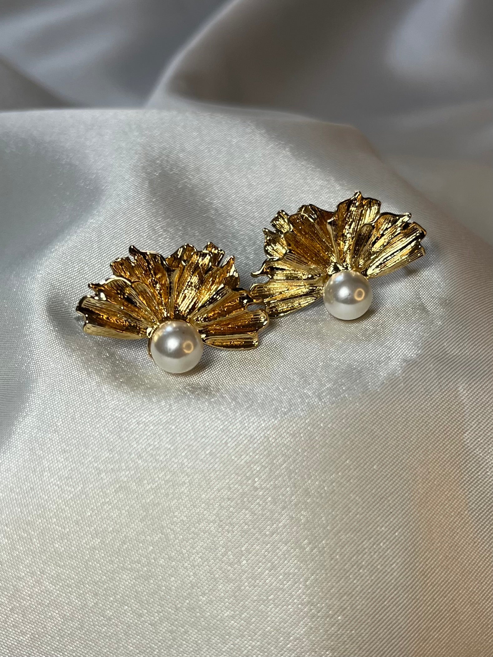Half flower with pearl studs