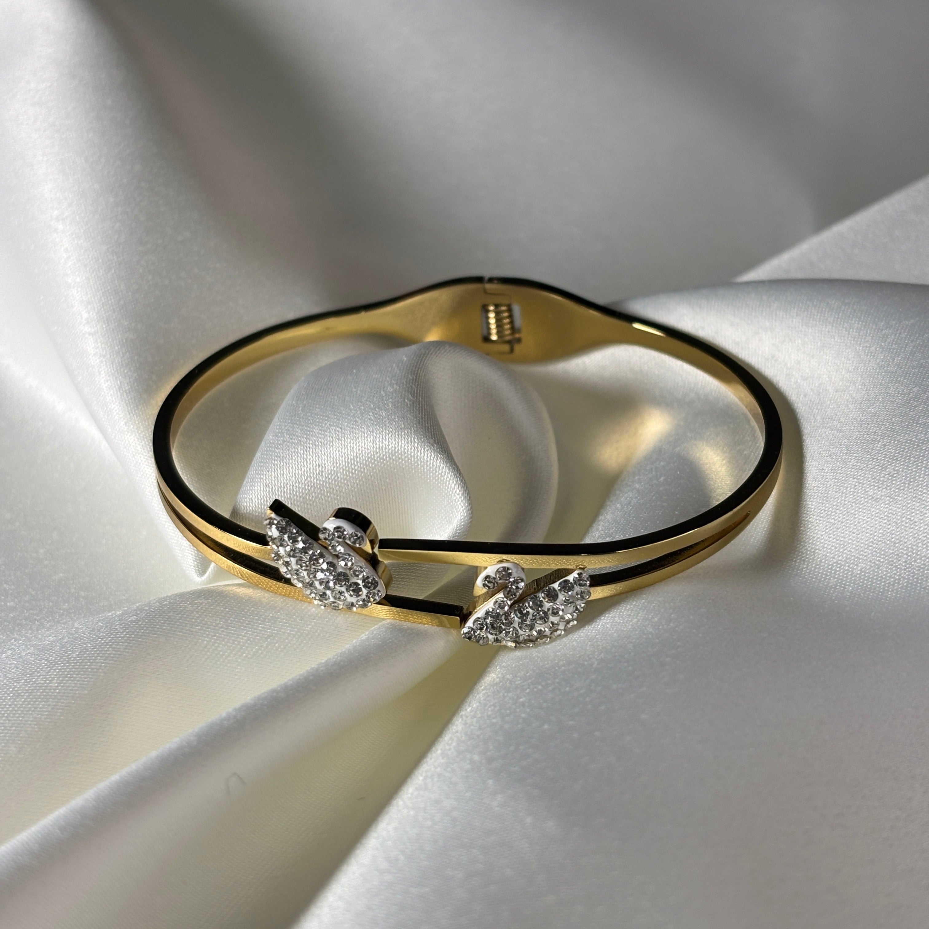 Swan Elegance Crystal Bracelet