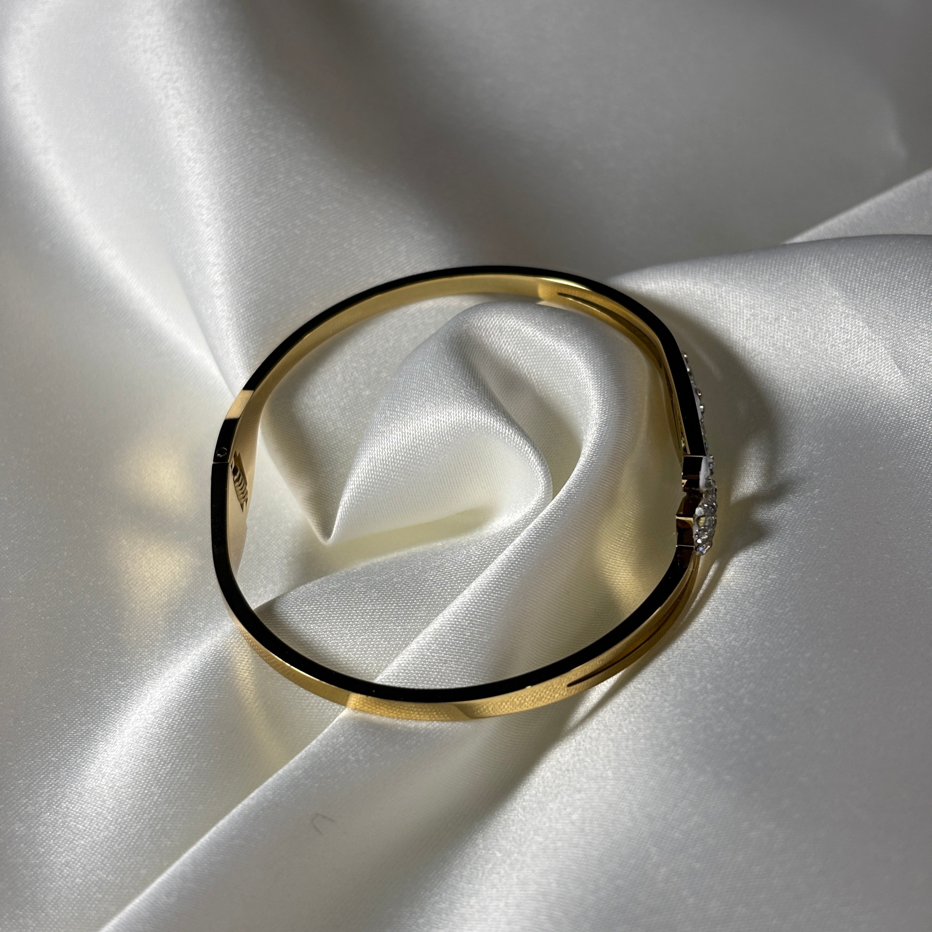 Swan Elegance Crystal Bracelet