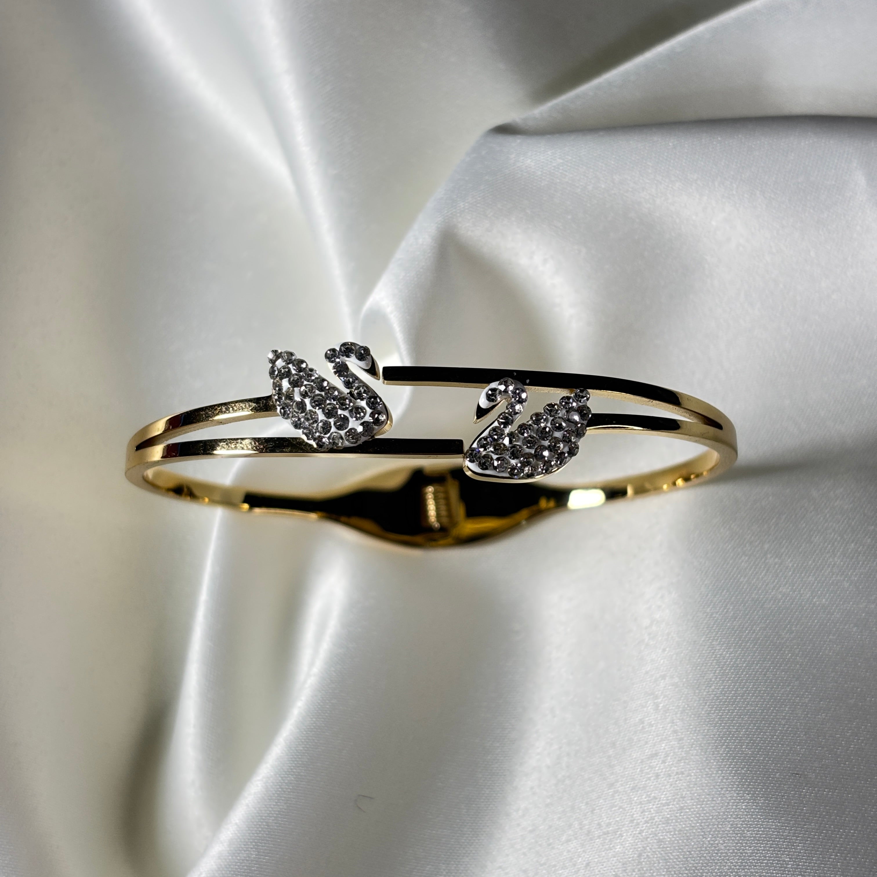 Swan Elegance Crystal Bracelet