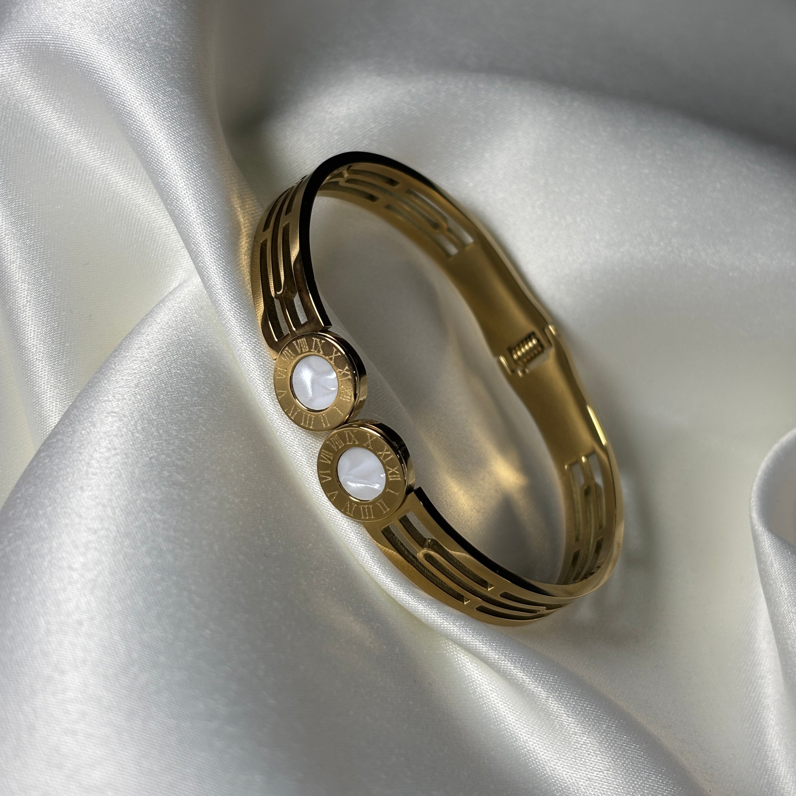 Roman Grace Dual Ring Bracelet