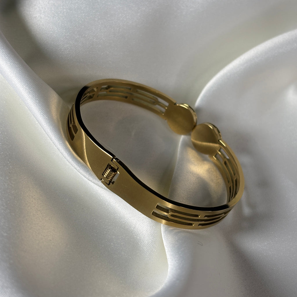 Roman Grace Dual Ring Bracelet